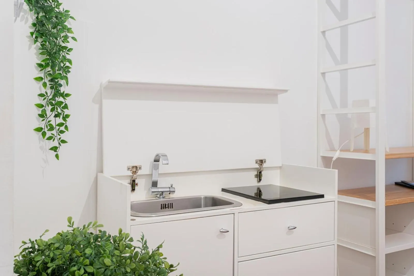 New! Lovely & Friendly In Milan Center B Italy