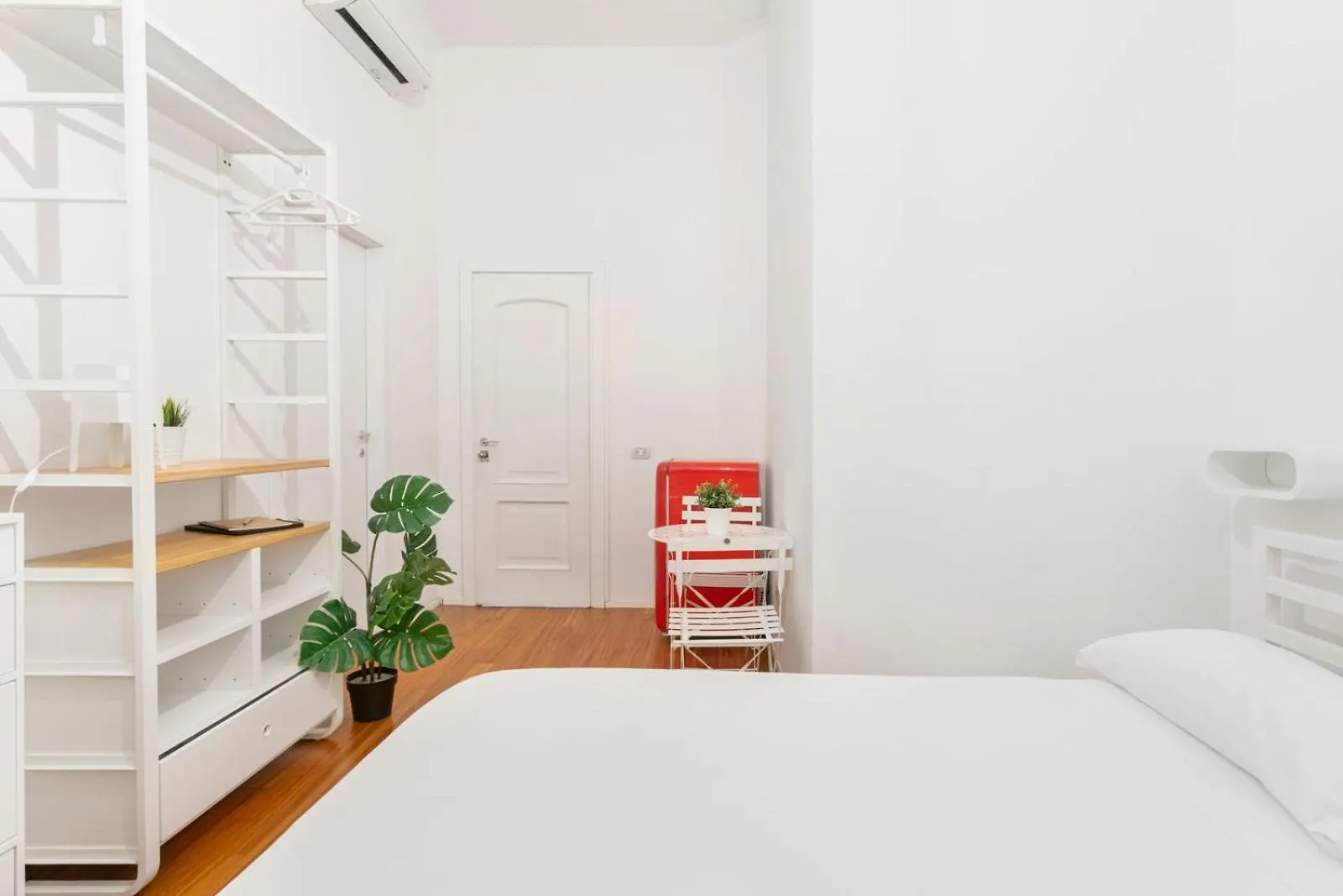 New! Lovely & Friendly In Milan Center B Italy